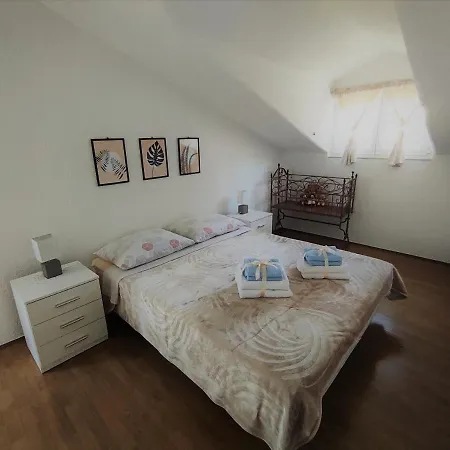 Mlaja Apartman