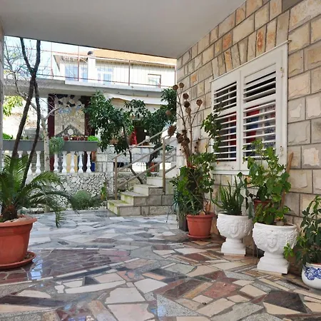 Mlaja Apartman